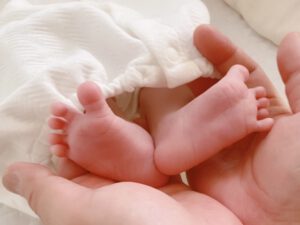 赤ちゃんの足